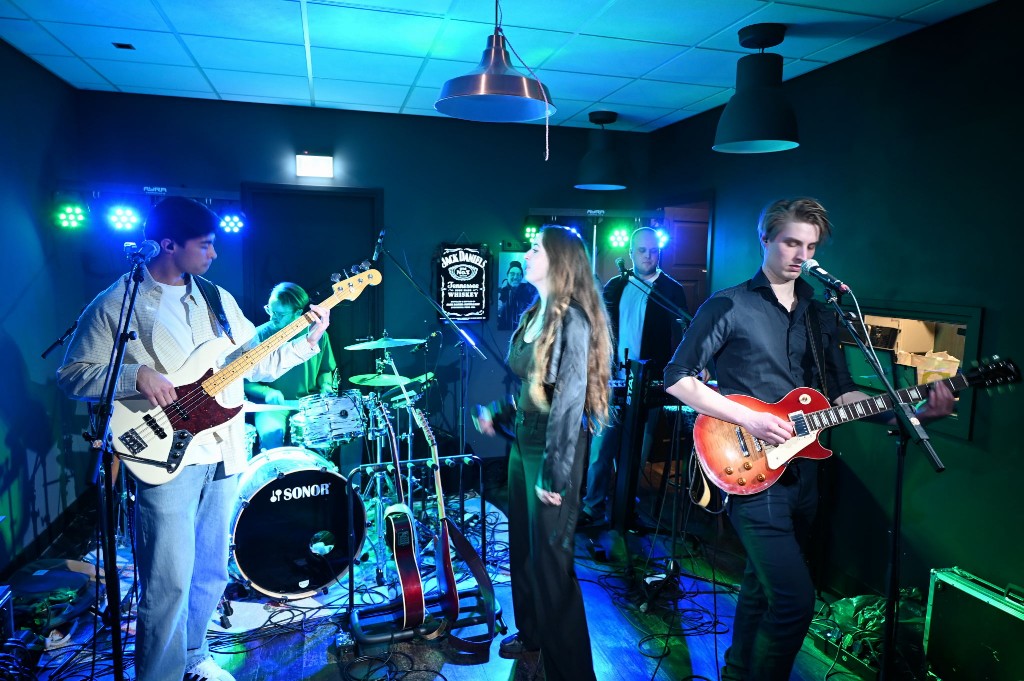 ../Images/10 jaar Ro's Barbershop 139.jpg